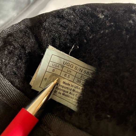 UGG black sheepskin  classic short II boot US 8 - Picture 14 of 16